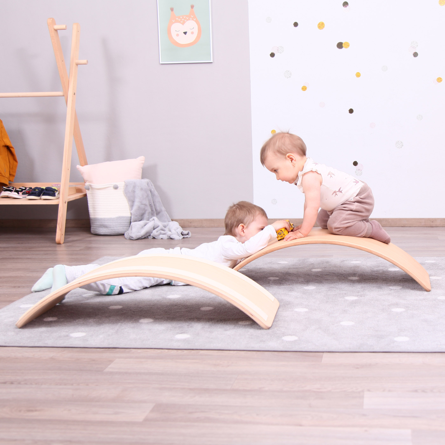 Wobble board with felt clearance
