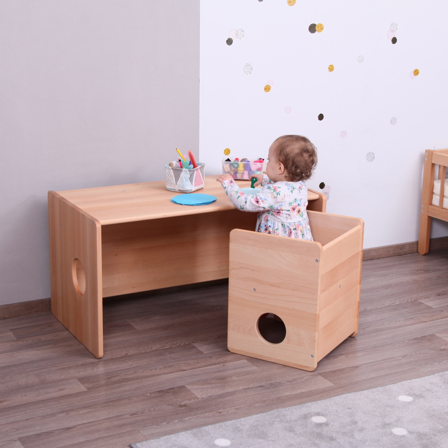 Montessori cUbe chair and table 2+3
