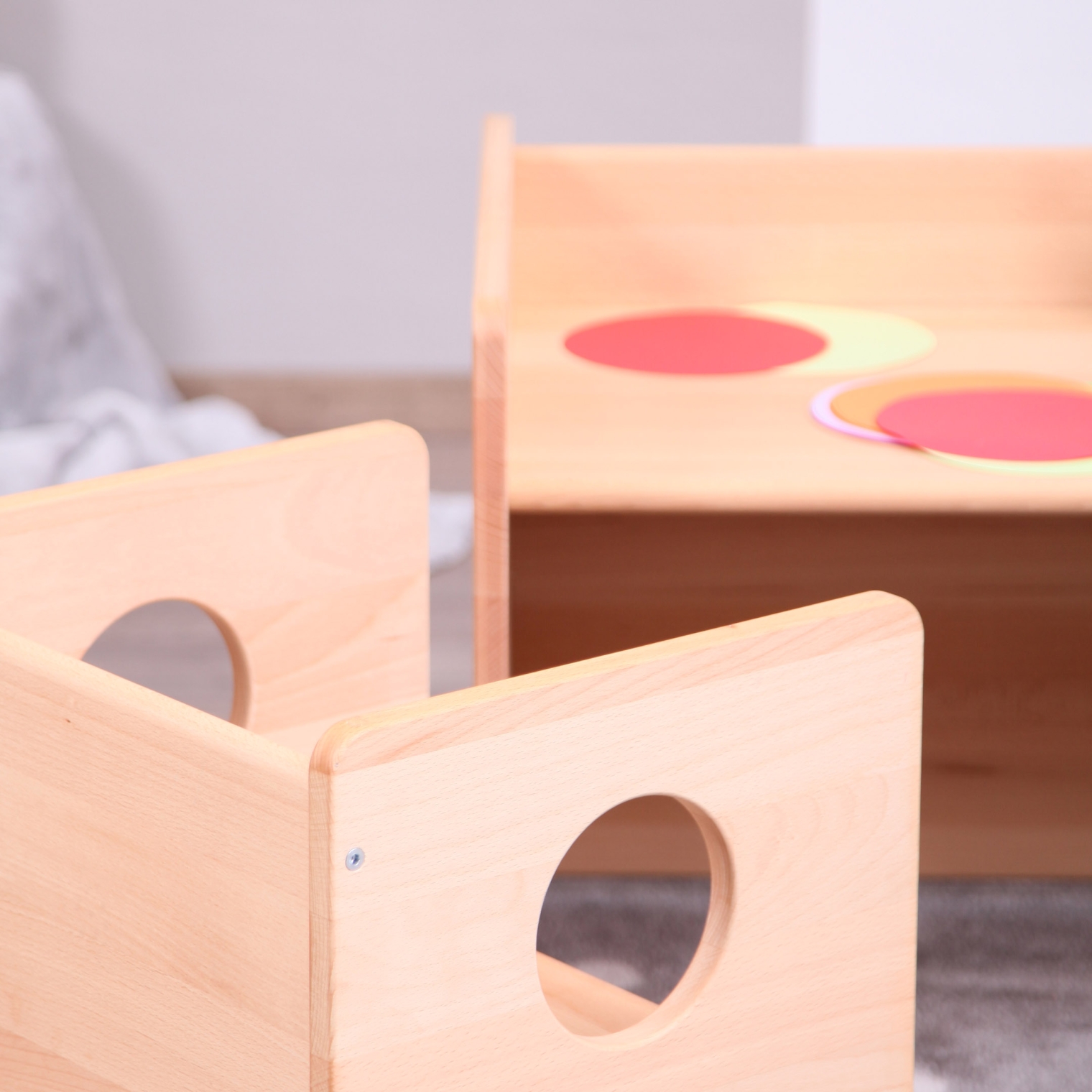 Montessori cUbe chair and table 2+3 detail