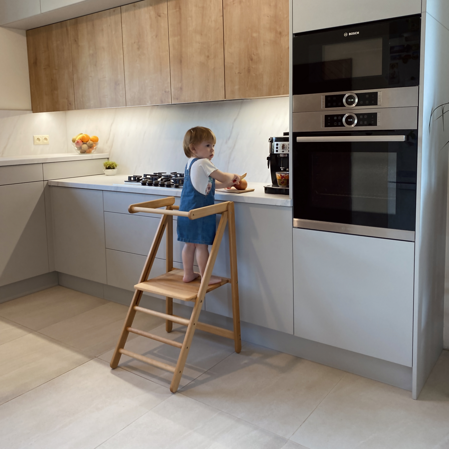 Foldable MONTEtower with kids