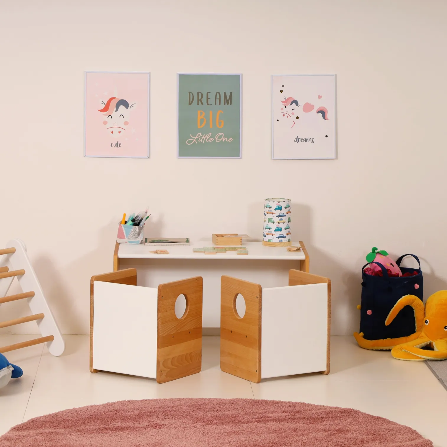 chair cube2 with table cube3