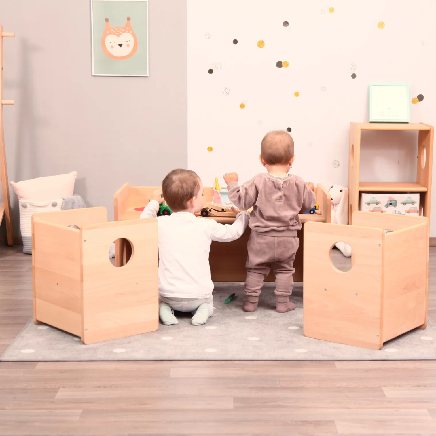 chair cube2 with table cube3