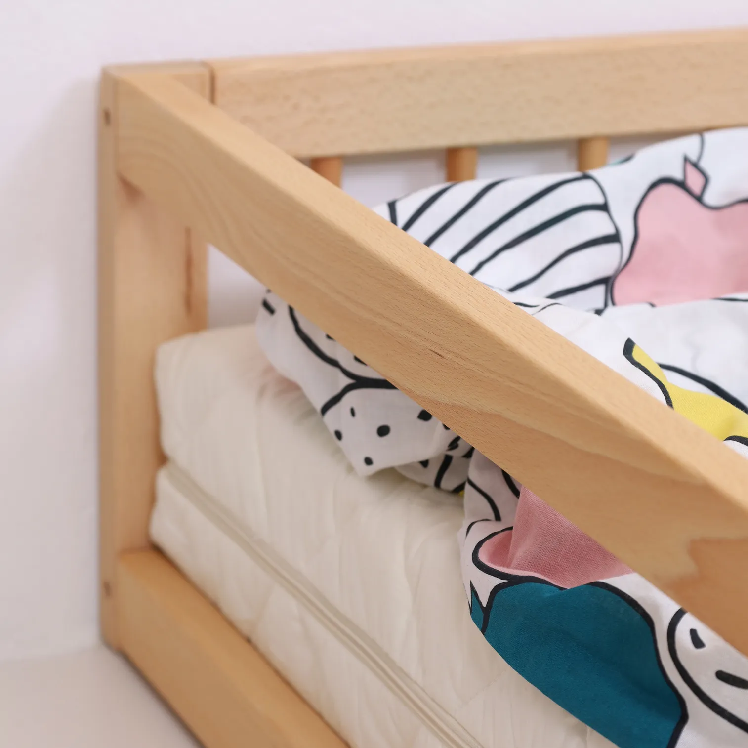 ! OUTLET !FLOORbed with rails and slatted bed base 140cm x 70 cm