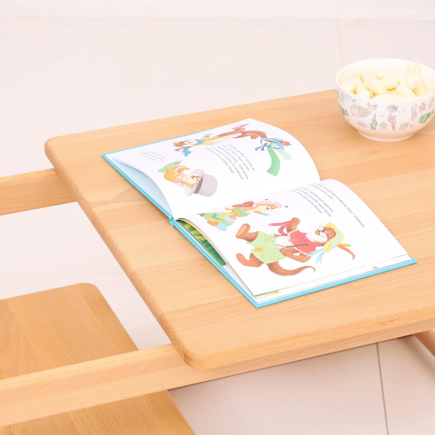 Detach the little stool and rotate MONTEhelper onto the floor to create a table