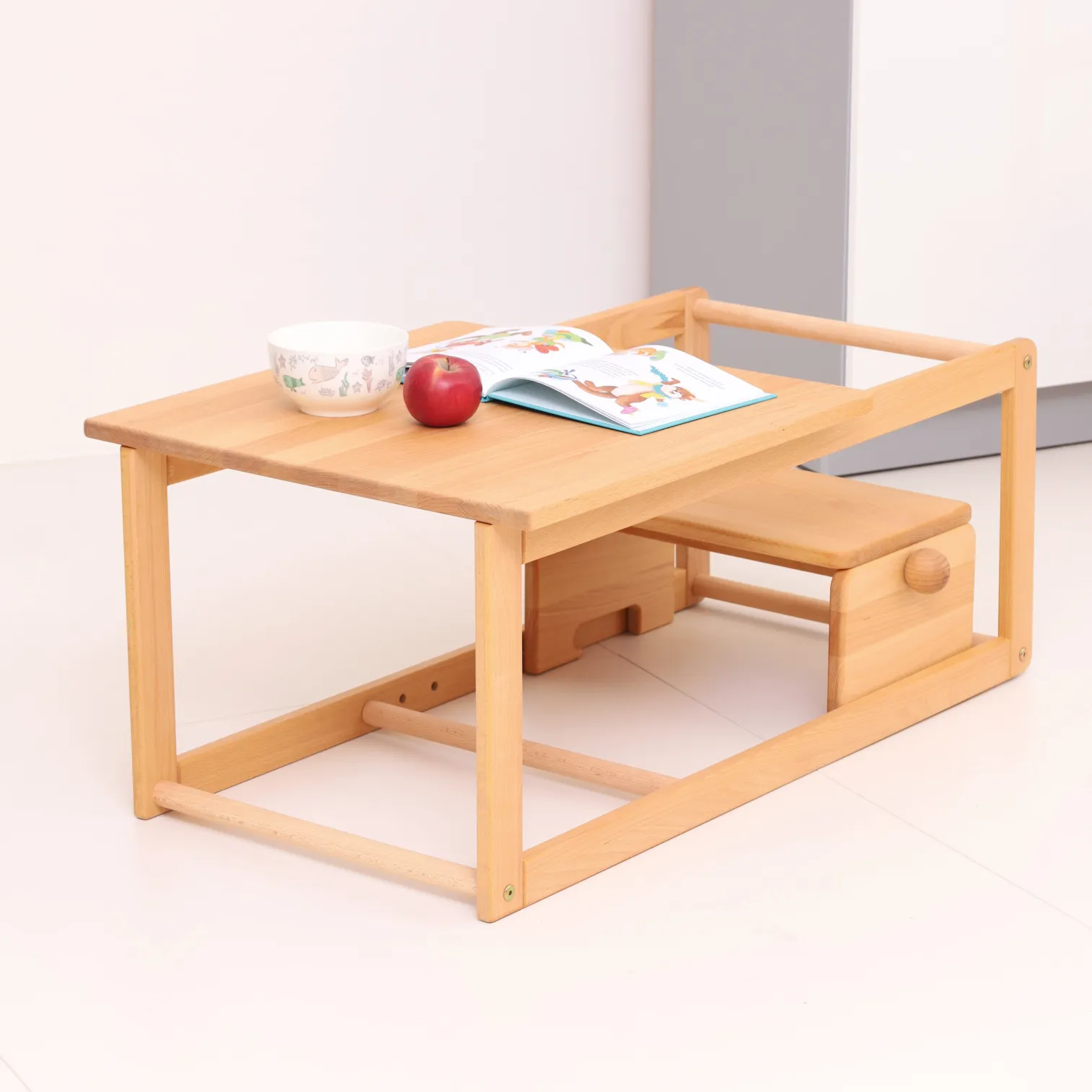 Detach the little stool and rotate MONTEhelper onto the floor to create a table